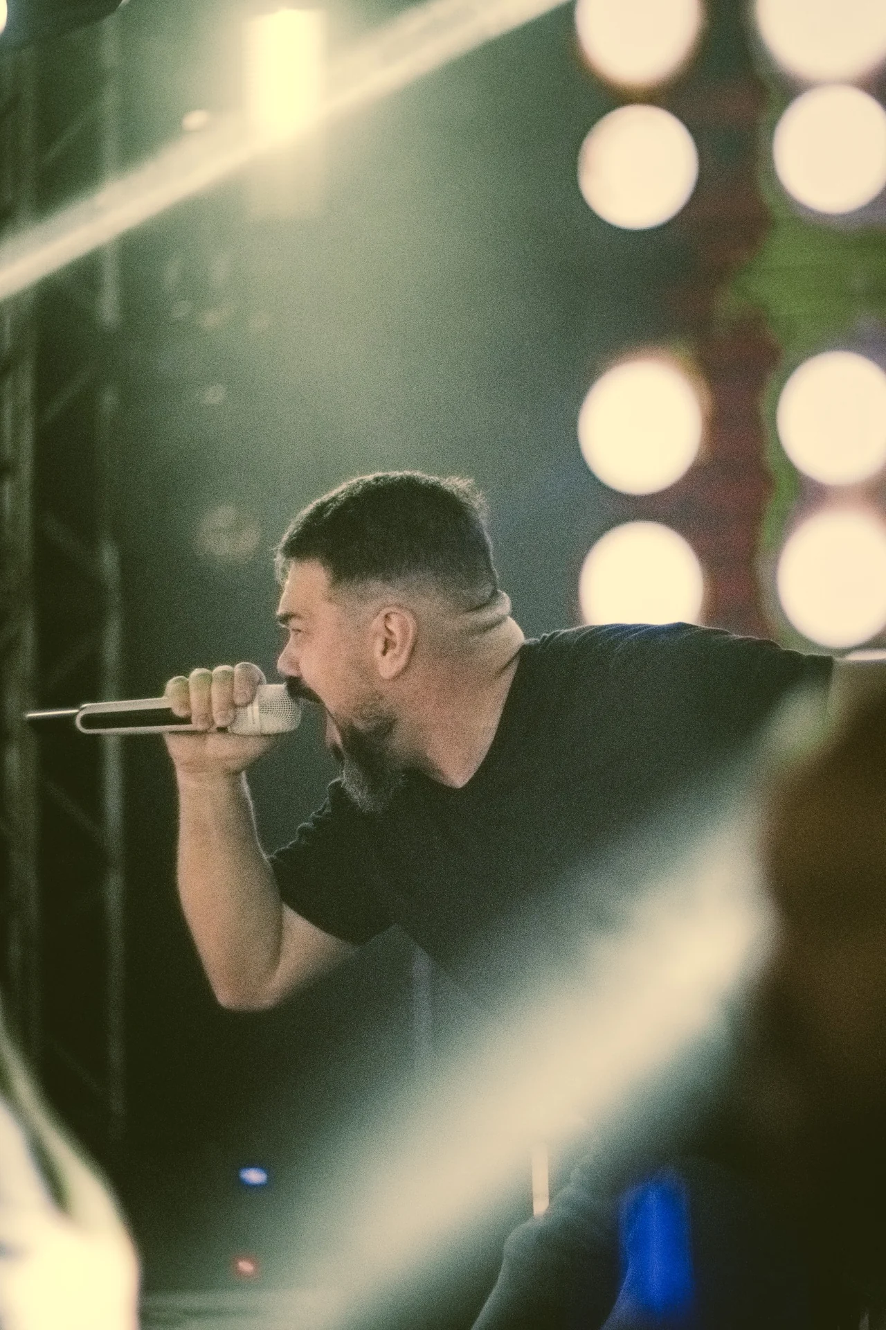 Rafael San em performance ao vivo
