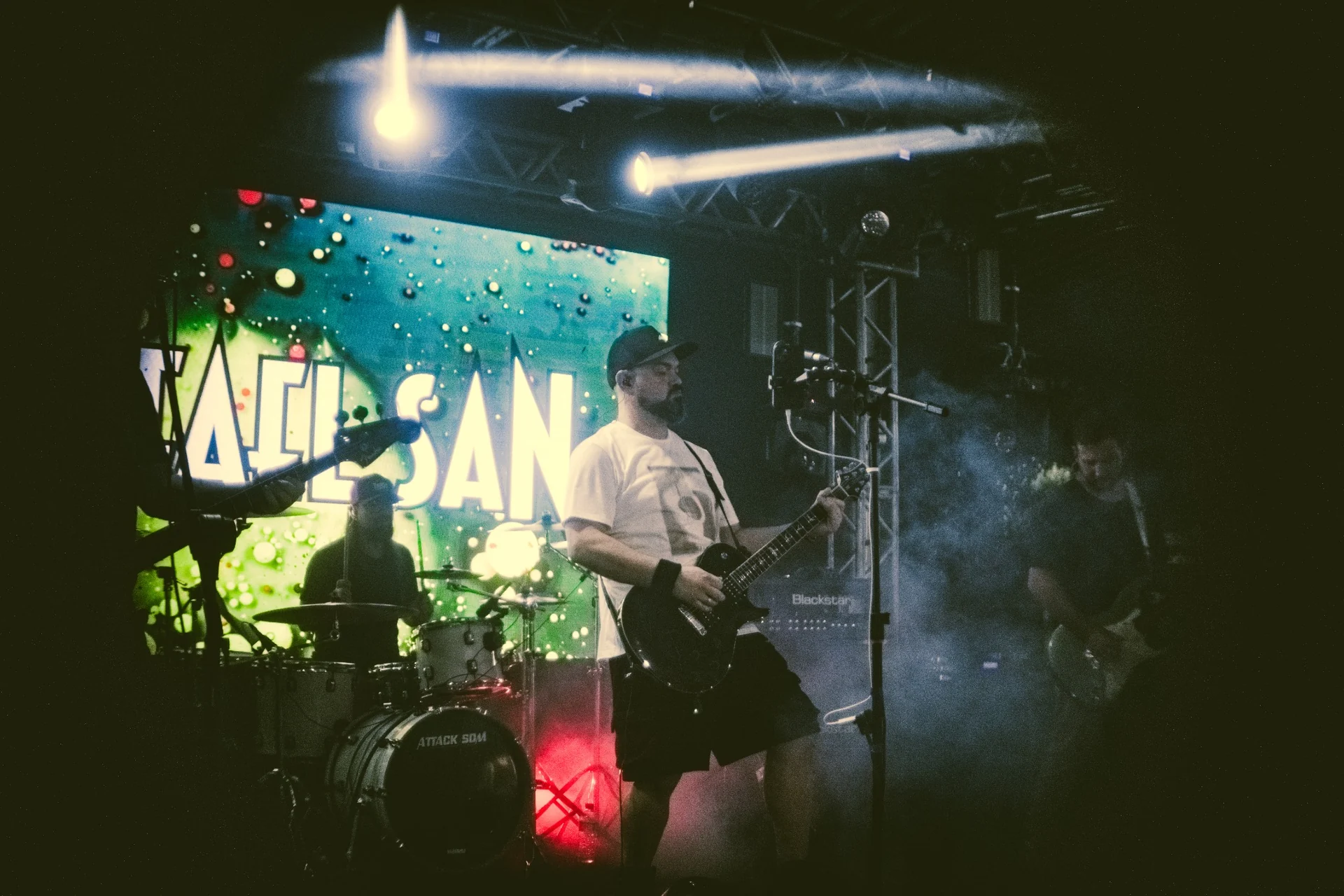 Banda Rafael San em apresentação ao vivo
